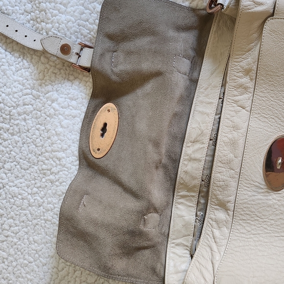 Mulberry Alexa (Regular) in White Soft Buffalo with rose gold hardwear - Picture 6 of 12